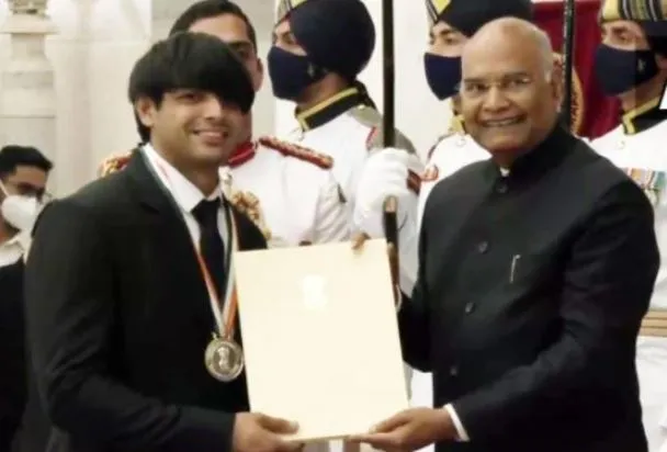 राष्ट्रीय खेल पुरस्कार: नीरज चोपड़ा समेत इन खिलाड़ियों को राष्ट्रपति कोविंद ने किया सम्मानित