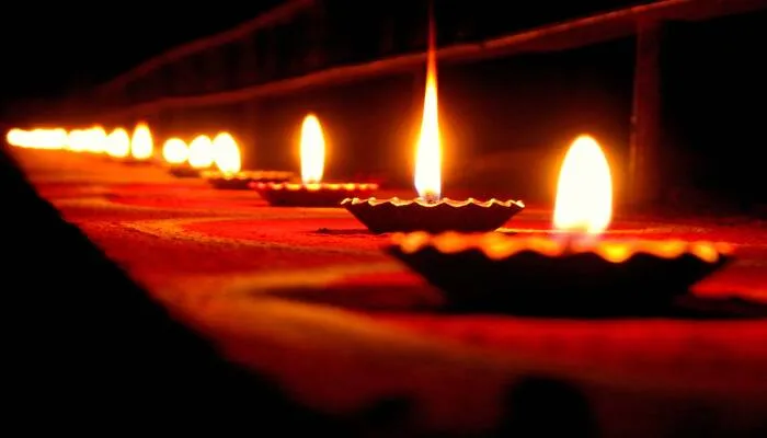 रायबरेली: हर्षोल्लास के साथ मनाया गया दीपावली, गोवर्धन पूजा व भाई दूज का पर्व