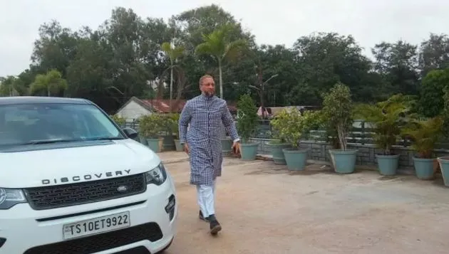महाराष्ट्र: गाड़ी पर ‘नंबर प्लेट’ ना होने पर ओवैसी के चालक ने भरा जुर्माना