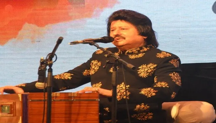 लखनऊ: हुनर हाट के आखिरी दिन पंकज उधास ने अपनी गजलों से बांधा समां