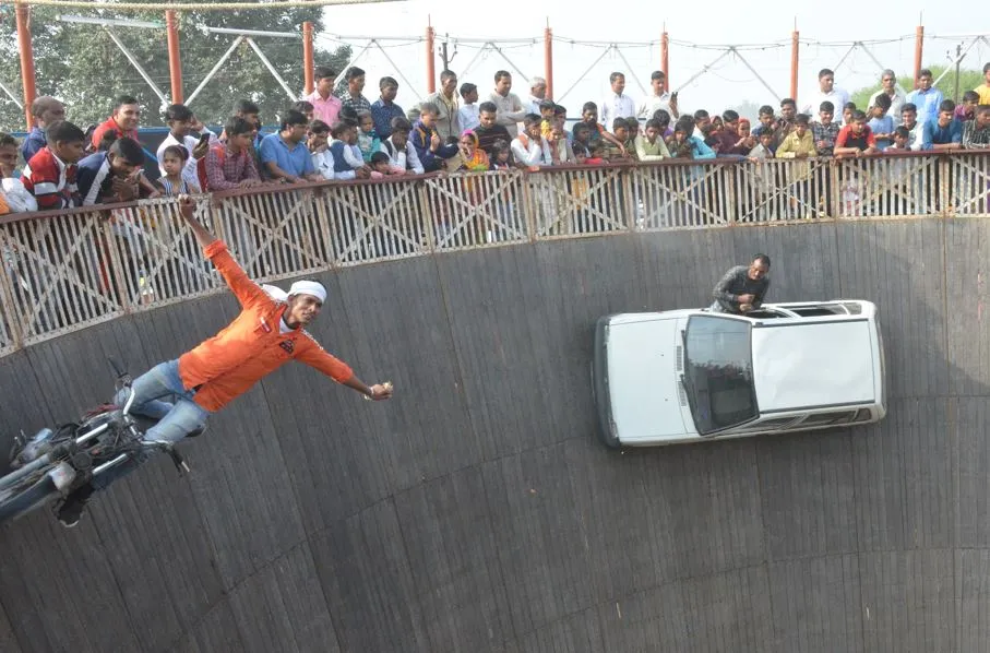 बरेली: बिना टिकट कार्यक्रम न देखने देने पर नशे में धुत्त युवकों ने मेले में काटा हंगामा