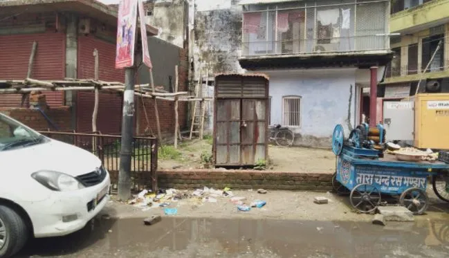 पीलीभीत: मालिकाना हक पता लगाने को खंगाल रहे नक्शा, पैमाइश भी होगी