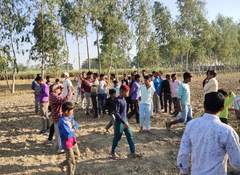 पीलीभीत: संदिग्ध हालात में युवक की मौत, फंदे पर लटका मिला शव
