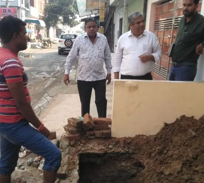 बरेली: पाइप लाइनों की लीकेज बनी लोगों के लिए सिरदर्द