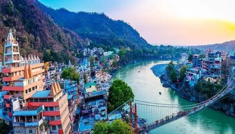 देहरादून: पटरी से उतरा पर्यटन उद्योग, चारधाम और हेमकुंड साहिब आने वाले यात्रियों की संख्या में आई कमी