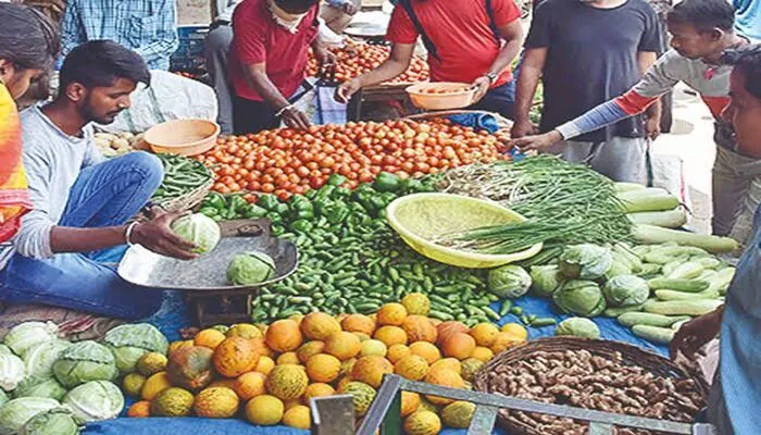 सब्जी की कीमतों में लगी आग, जानें राजधानी में कितनी महंगी हुई सब्जियां…