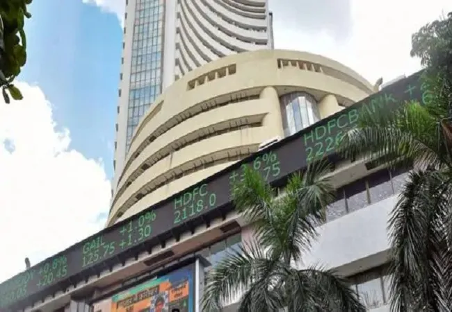 शुरुआती कारोबार में सेंसेक्स 112.13 अंक गिरा, निफ्टी 35.95 अंक गिरा