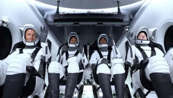 स्पेसएक्स ने चार यात्रियों को अंतरराष्ट्रीय अंतरिक्ष स्टेशन के लिए किया रवाना