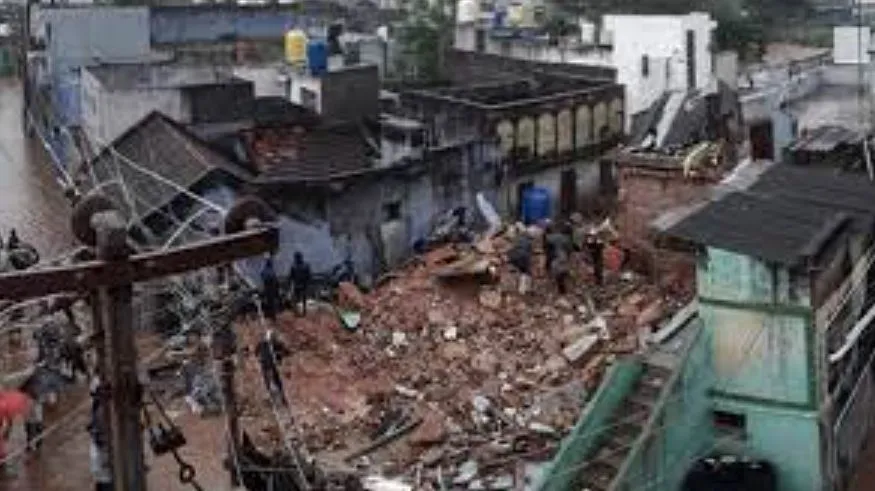 दर्दनाक हादसा- ढह गया मकान, 4 बच्चों और 5 महिलाओं की मौत, मुख्यमंत्री ने जताया दुख
