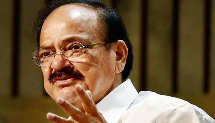 बिगड़ती वायु गुणवत्ता को लेकर उपराष्ट्रपति ने जताई चिंता, कार्बन उत्सर्जन कम करने का किया आह्वान