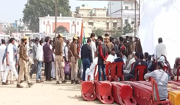 मुरादाबाद : प्रियंका के आने की प्रतीक्षा कर रहे पदाधिकारी