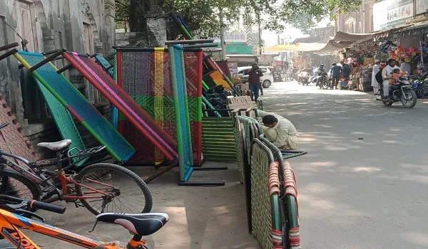 ट्रैफिक प्लान चौपट : रामपुर में फुटपाथ पर अतिक्रमण, बाजार में जाम जैसे हालात