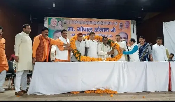 मुरादाबाद : एमएलसी बनने पर भाजपाइयों ने किया गोपाल अंजान का स्वागत