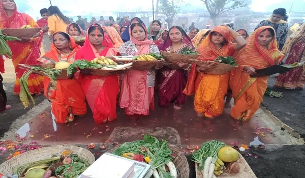 रामपुर : उगते सूर्य को अर्घ्य देकर हुआ महाव्रत का परायण