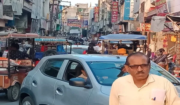 जाम से कराह रहा रामपुर, वाहनों के बोझ से चरमराई यातायात व्यवस्था