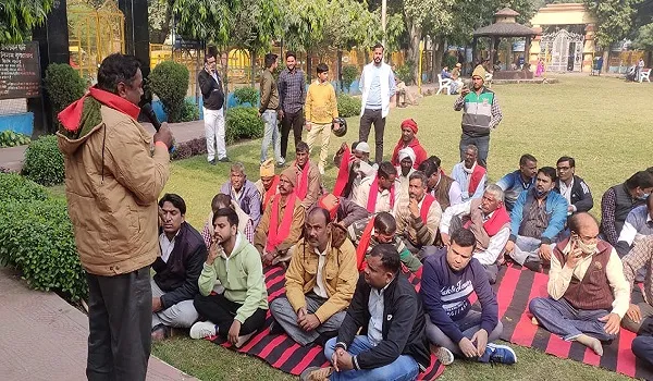 मुरादाबाद : जिलाधिकारी के नाम सौंपा 16 सूत्रीय ज्ञापन