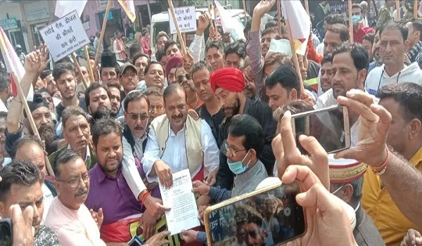 रामपुर : बढ़ती मंहगाई को लेकर व्यापारियों में आक्रोश, सौंपा ज्ञापन
