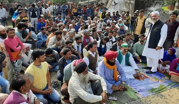 रामपुर : संविदा कर्मी की मौत पर भड़के ग्रामीण, किया हंगामा