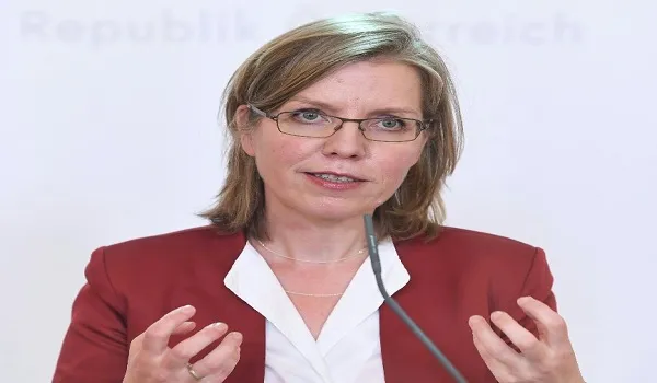 ऑस्ट्रिया की जलवायु मंत्री ट्रेन से 27 घंटे का सफर कर जलवायु शिखर सम्मेलन में पहुंचीं