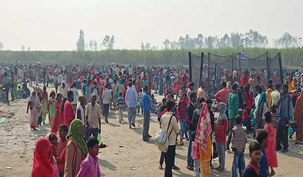 अमरोहा : गंगा स्नान के पर्व पर श्रद्धालुओं ने लगाई आस्था की डुबकी