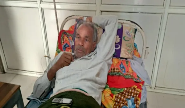 अमरोहा: सांड के हमले में किसान हुआ घायल, वन विभाग के खिलाफ भारी रोष