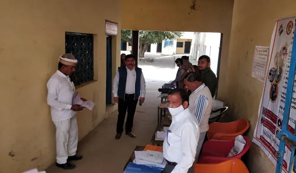 अमरोहा : विशेष पुनरीक्षण अभियान आज, एसडीएम ने बूथों पर पहुंचकर किया निरीक्षण