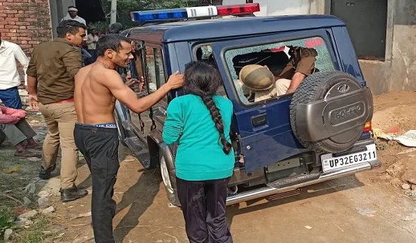 अमरोहा : अफीम तस्कर को पकड़ने गई पुलिस टीम के साथ हुई हाथापाई व पथराव