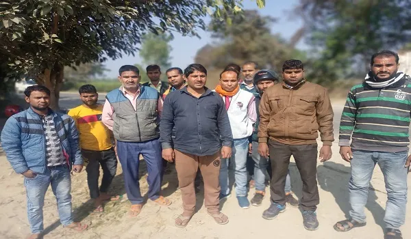 मुरादाबाद : पेड़ पर दुपट्टे से लटका मिला छात्रा का शव