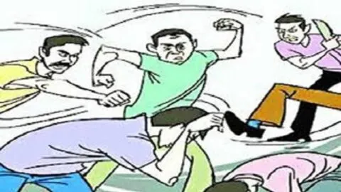 नैनीताल: पटाखे जलाने को लेकर हुआ विवाद, जमकर हुई हाथापाई