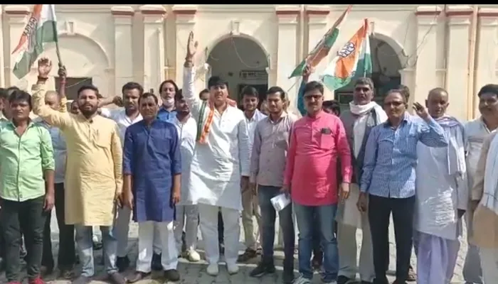 हरदोई: खाद की कालाबाजारी रोकने के लिए कांग्रेस ने राज्यपाल को दिया ज्ञापन