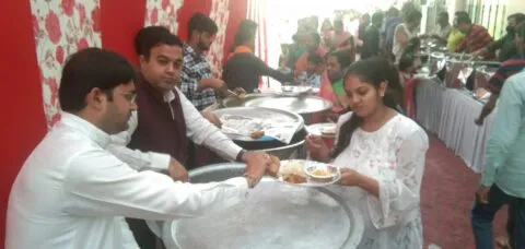 हल्द्वानी: अन्नकूट पर्व पर लगे भंडारे, श्रद्धालुओं ने ग्रहण किया प्रसाद