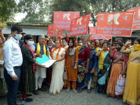 हल्द्वानी: गाय को राष्ट्रमाता घोषित करे केंद्र सरकार, महिलाओं ने भरी हुंकार… देखें वीडियो