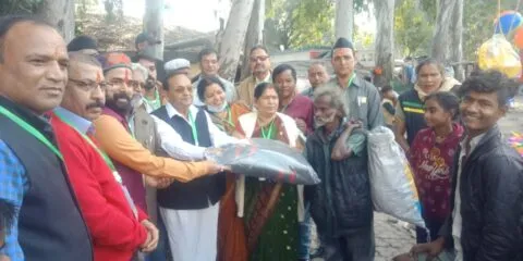 हल्द्वानी: असहायों को ठंड से बचाने के लिए मुहिम की शुरुआत, बांटे कंबल