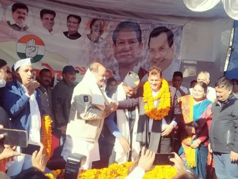 भीमताल विधानसभा में भाजपा को लगा झटका, ब्लॉक प्रमुख हरीश बिष्ट ने पत्नी संग थामा कांग्रेस का हाथ