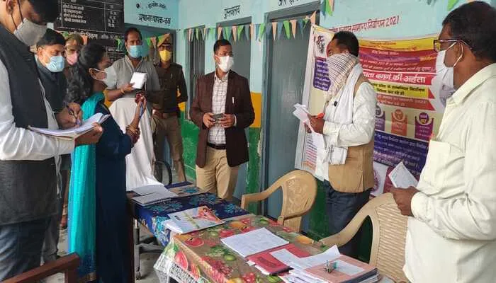 मतदाता सूची पुनरीक्षण कार्य में किसी भी स्तर पर लापरवाही बर्दाश्त नहीं होगी- डीएम अरुण कुमार