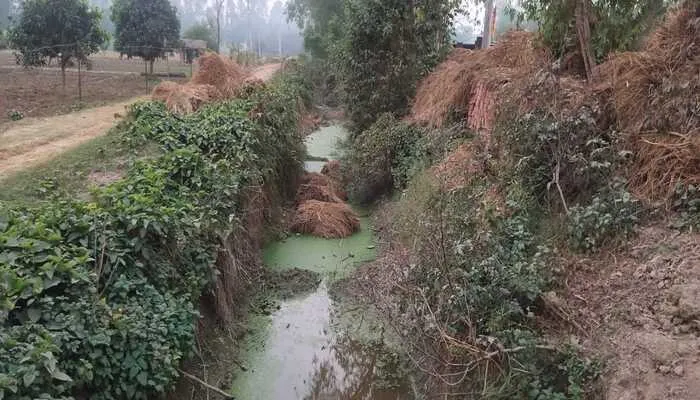 अयोध्या: माइनर सफाई में ठेकेदार लिख रहे सरकारी धन के बर्बादी की इबारत..जानें ऐसा क्यों?