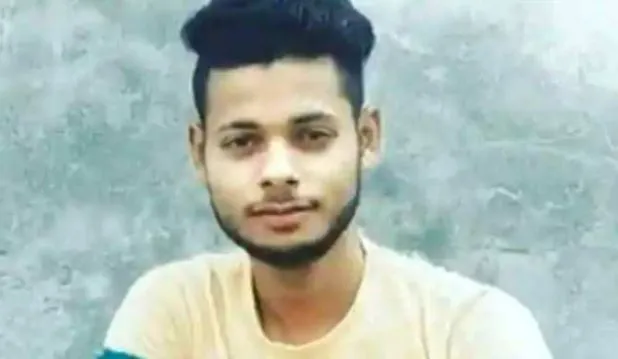Altaf Death Case: मां बोली- पुलिस ने मेरा बेटा छीन लिया, पिता ने बदहवासी में अंगूठा लगवाने का लगाया आरोप, राजनैतिक पार्टियां पहुंच रही घर