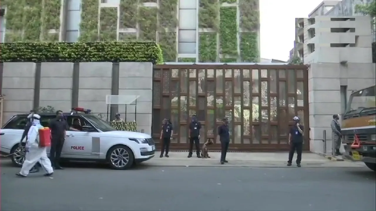 मुंबई: टैक्सी ड्राइवर के फोन कॉल के बाद बढ़ाई गई मुकेश अंबानी के घर की सुरक्षा, दो संदिग्ध लोगों ने पूछा था अंबानी के घर का पता