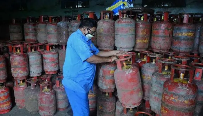 पेट्रोल-डीजल के बाद कमर्शियल सिलेंडर ने तोड़ी प्रदेशवासियों की कमर