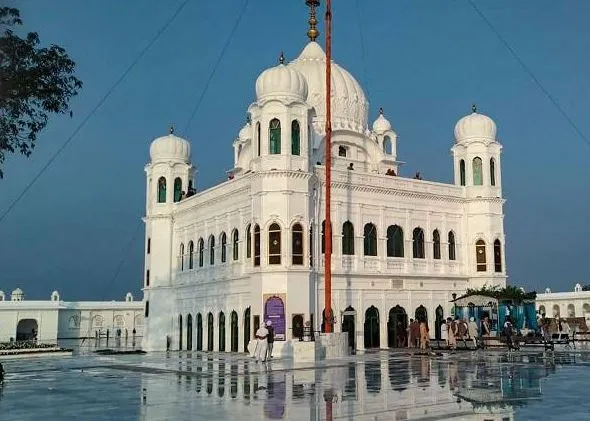 भाजपा की पंजाब इकाई के नेता करतारपुर साहिब गुरुद्वारे के लिए रवाना हुए