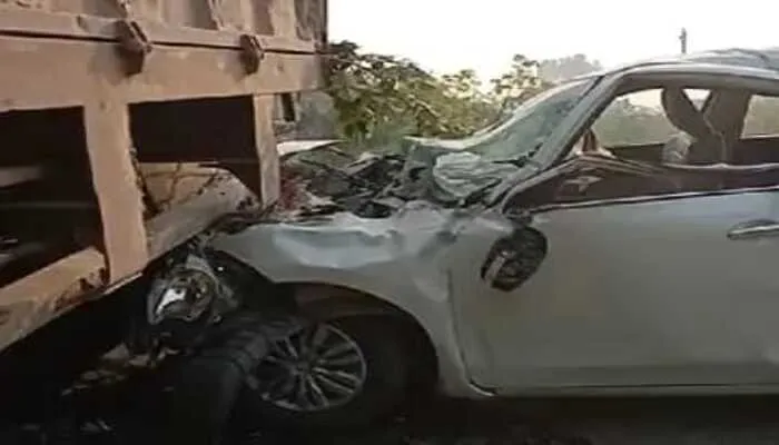 रायबरेली: लालगंज-बछरावां मुख्य मार्ग पर खड़े ट्रेलर में घुसी कार, दो युवकों की हुई मौत
