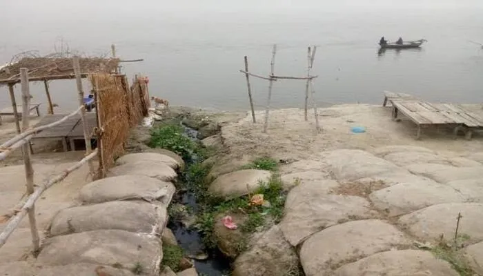 रायबरेली: डलमऊ में गंगा को प्रदूषित कर रहे नाले, आचमन लायक भी नहीं रहा पानी
