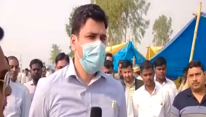 जिलाधिकारी ने गंगा स्नान मेले में घाट तक जाने वाले मार्गों को ठीक कराने के दिए निर्देश