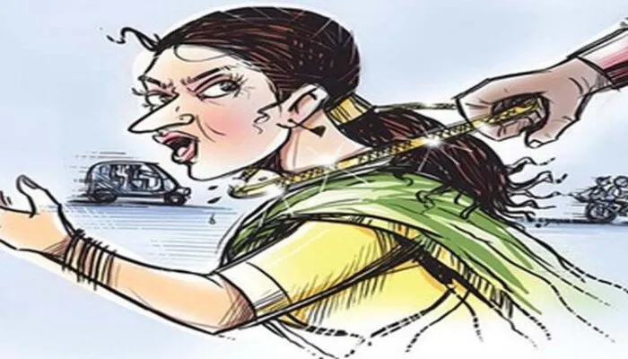हरदोई: महिला की चेन खींचकर शातिर युवक फरार, पुलिस खंगाल रही CCTV फुटेज