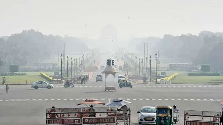 दिल्ली में लगातार दूसरे दिन वायु प्रदूषण ‘बहुत खराब’ श्रेणी में, 300 के पार रहा एक्यूआई