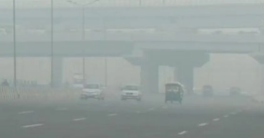 दिल्ली में AQI घटकर हुआ 376, लेकिन हवा अब भी जहरीली, न्यूनतम तापमान 13.4 डिग्री सेल्सियस रहा