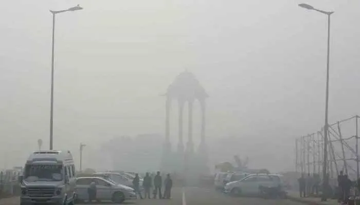 एनसीआर में प्रदूषण का कहर: स्कूल, कॉलेज बंद करने का आदेश, ऑफिस में 50% कर्मचारियों के साथ काम