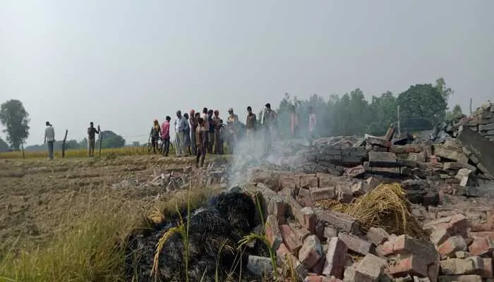 रायबरेली: पटाखा फैक्ट्री में हुआ विस्फोट, तीन गंभीर रूप से घायल
