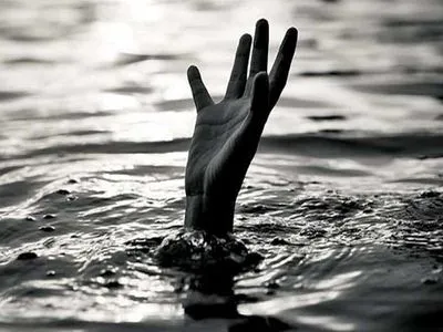 बेटे को नदी में धक्का देकर मार डाला, कहा पत्नी के अवैध संबंधों में हुआ था पैदा