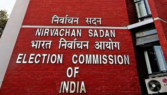 लखनऊ: निर्वाचन आयोग ने की यूपी विधानसभा चुनाव की तैयारियों की समीक्षा